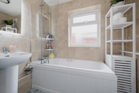 18 Beaconsfield Place, Epsom, KT17 4BD