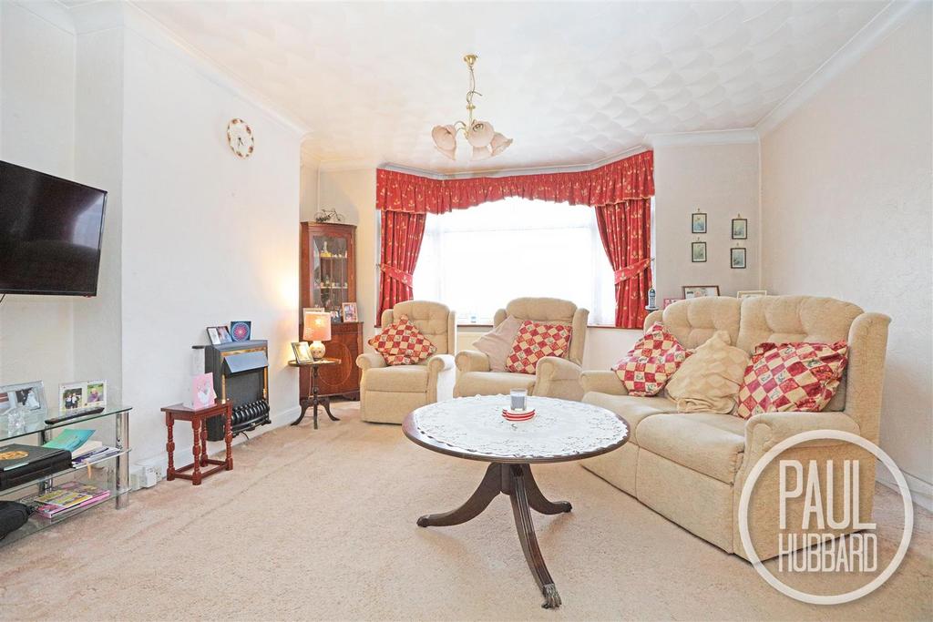 Carlton Road, Lowestoft, NR33 3 bed terraced house for sale £230,000