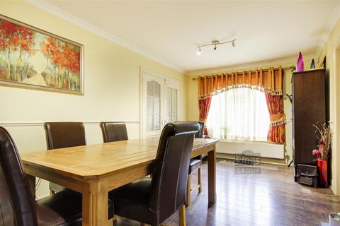 3 bedroom end of terrace house for sale - Severn Drive, Enfield