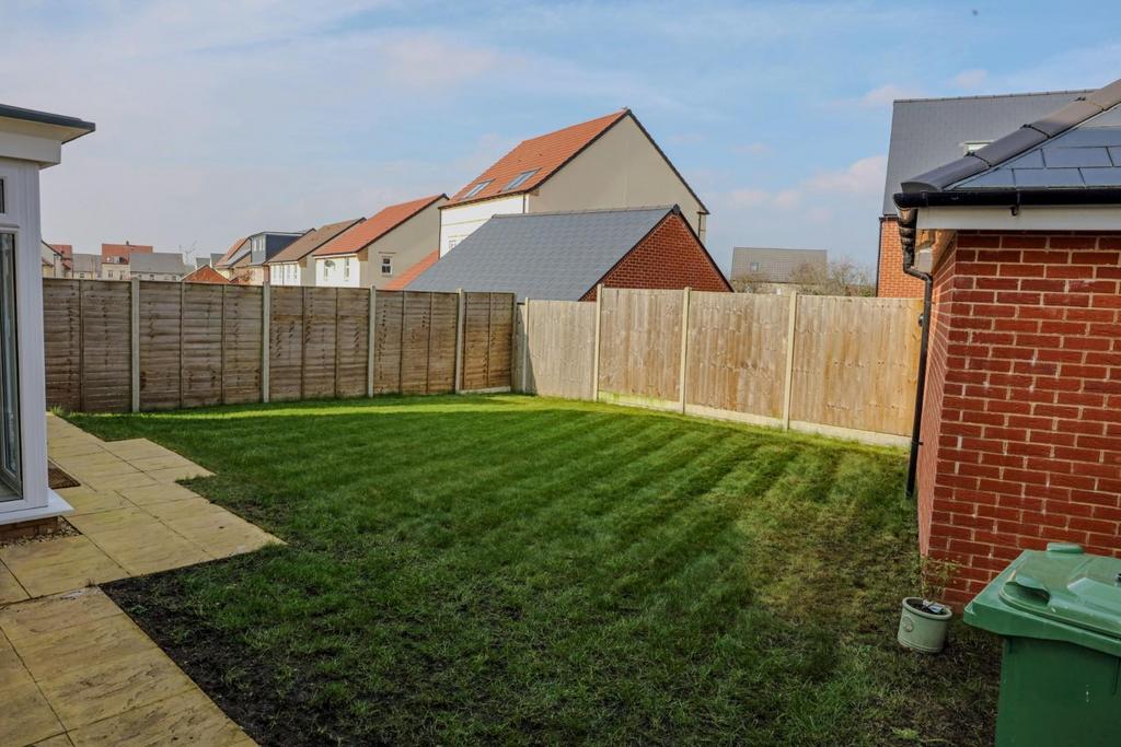 14 - Rear garden.jpg