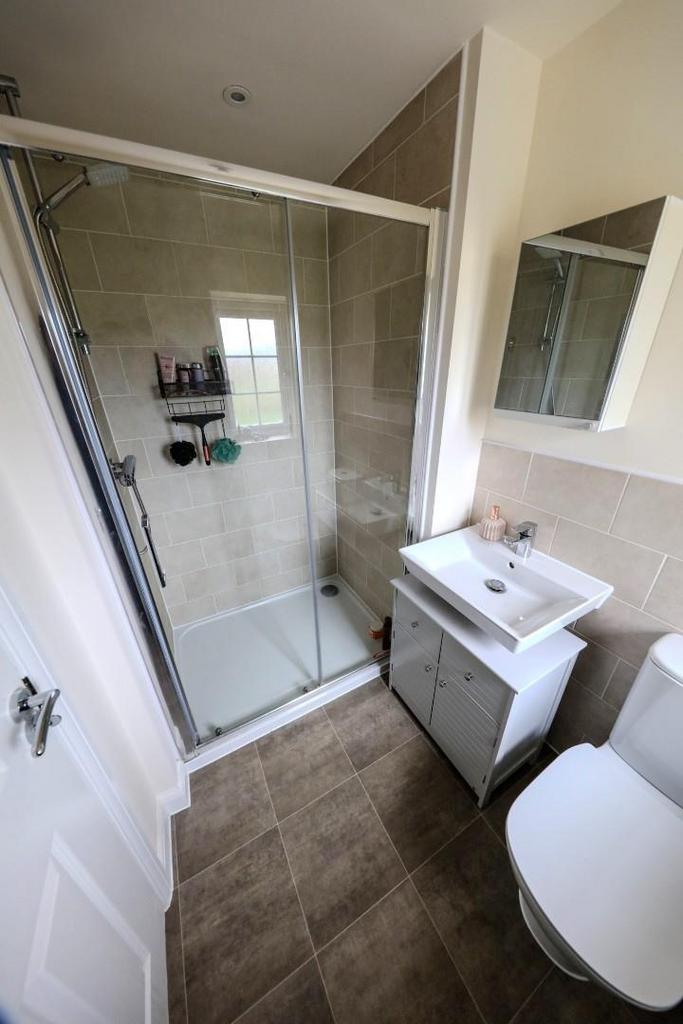 9 - En-suite off master.jpg
