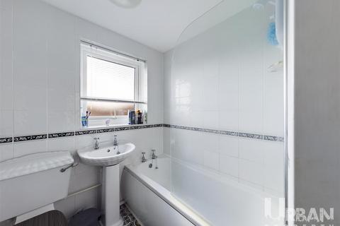 2 bedroom end of terrace house for sale - Middleham Close, Hull