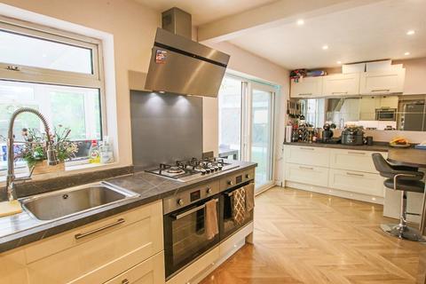 3 bedroom semi-detached house for sale - Woods Hill Close, Ashurst Wood, RH19