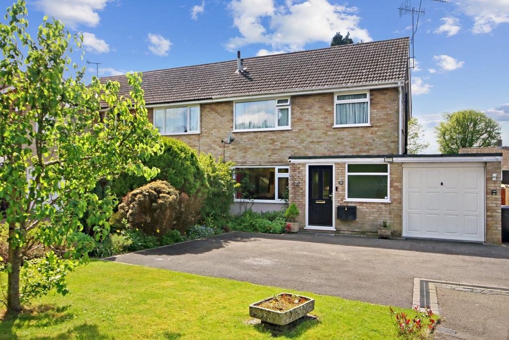 Warren Close, Felbridge, RH19 3 bed semidetached house for sale £490,000