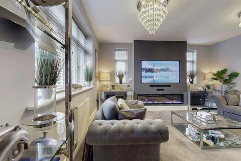 6 bedroom detached house for sale, Milton Road, Broughton