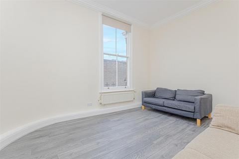 3 bedroom flat to rent, Fairfield Road, London