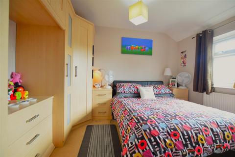 3 bedroom end of terrace house for sale, Hetherington Close, Slough