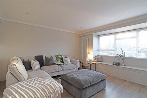 8 Ash Close, Merstham, Redhill, RH1 3HJ