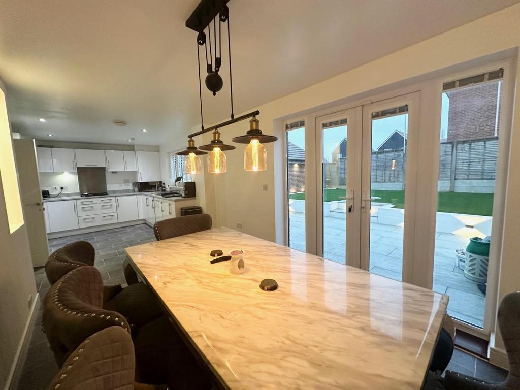Dining room.jpg