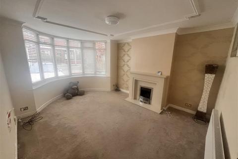 4 bedroom house to rent - The Crescent, Walsall