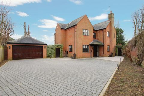 5 bedroom detached house for sale - Broomer Place, Cheshunt