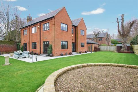 5 bedroom detached house for sale, Broomer Place, Cheshunt