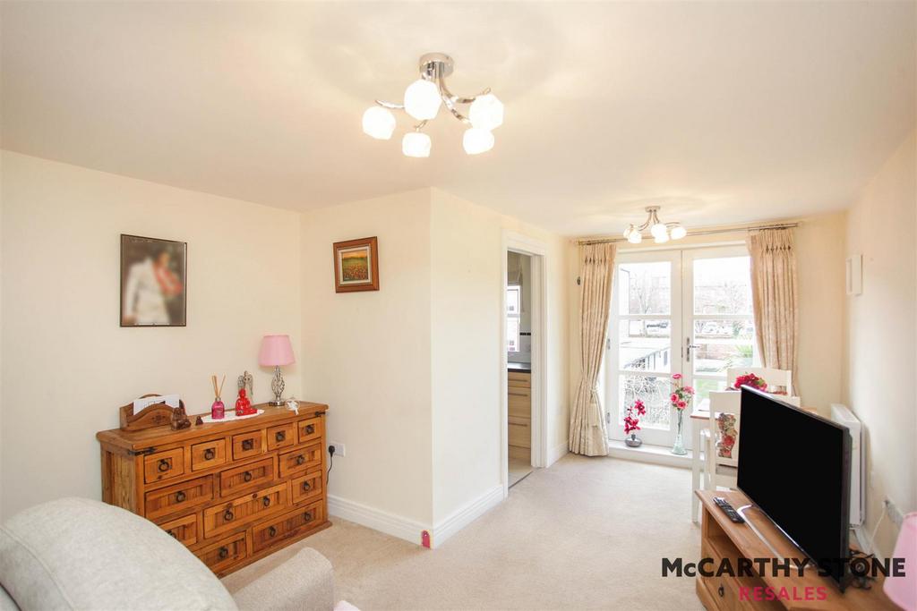 21 St Clements Court, South Street... 1 bed apartment for sale £135,000