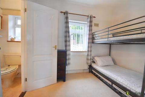 1 bedroom flat for sale - Pier Road, Seaview, PO34 5BL