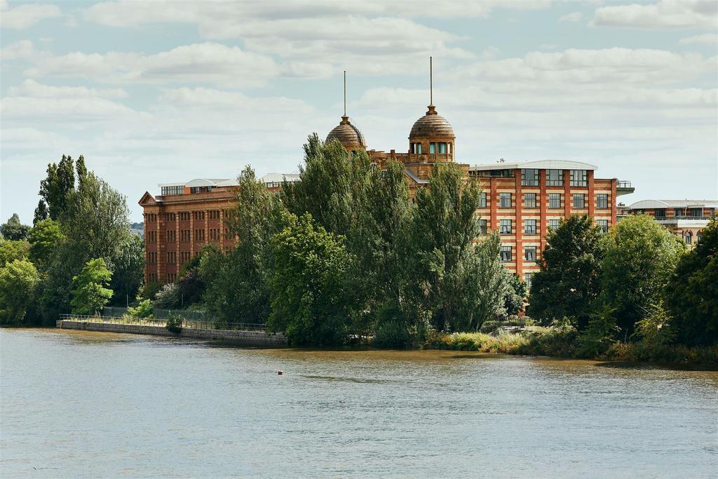 Harrods Village, Barnes, SW13 3 bed apartment £7,999 pcm (£1,846 pw)