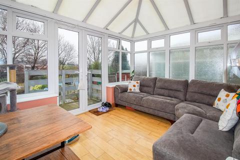 4 Flanshaw Crescent, Wakefield, WF2 9LE