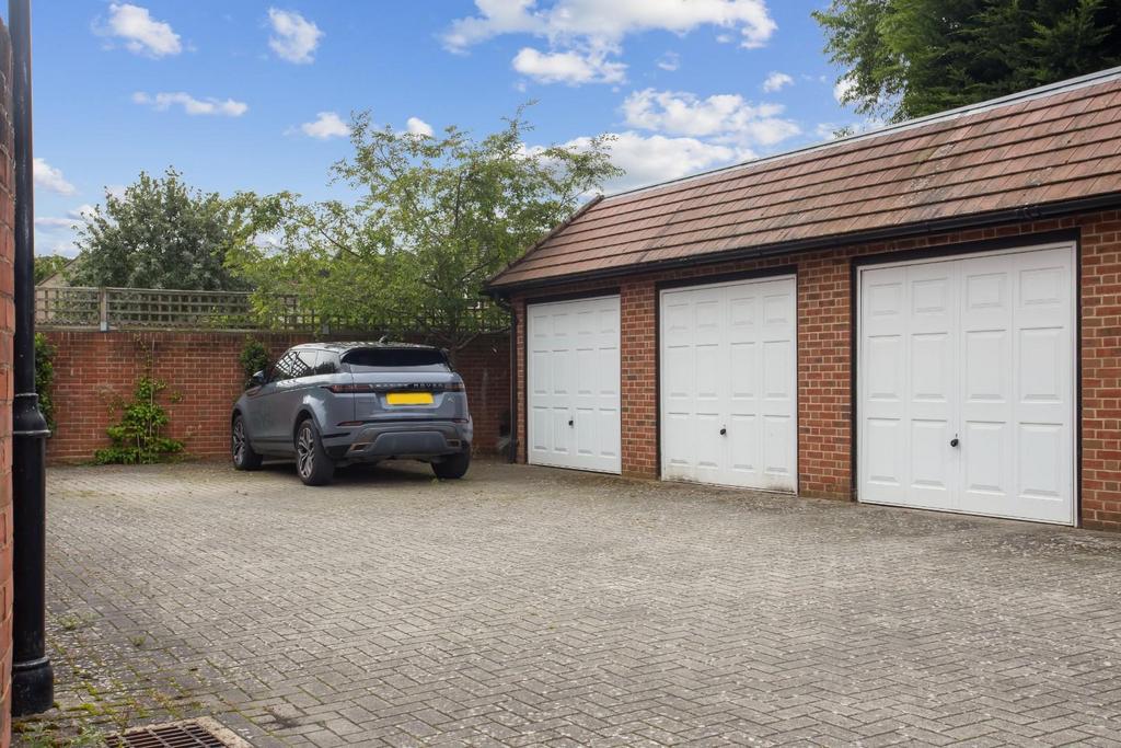 Parking/Garage