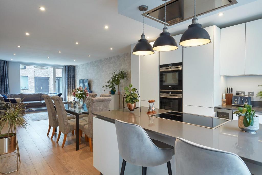 Florey Terrace Cambridge 110124 7.jpg