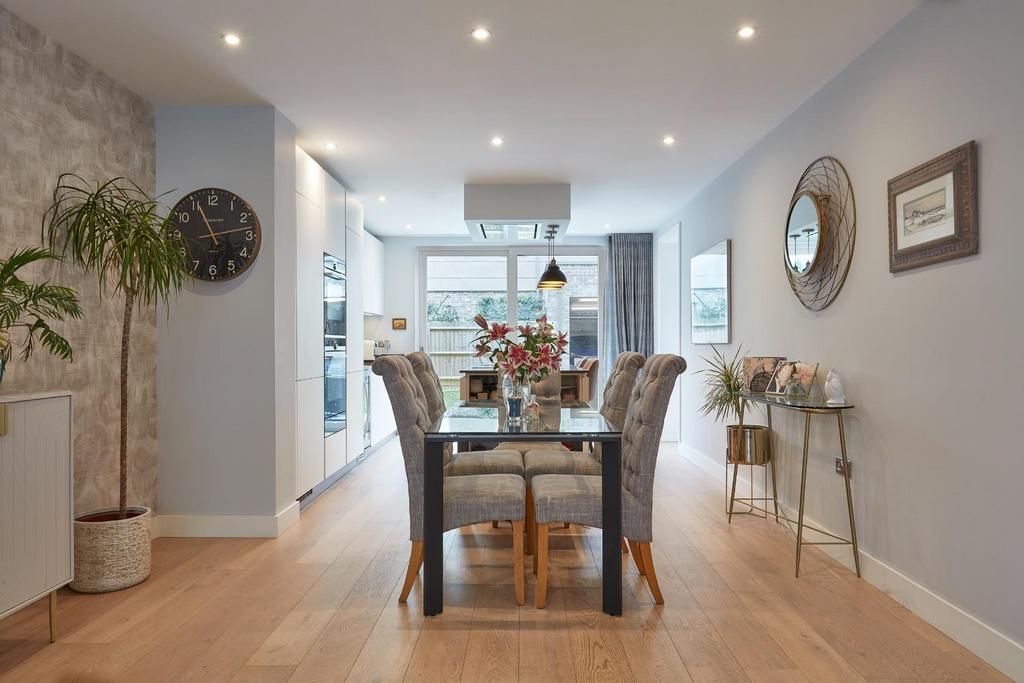 Florey Terrace Cambridge 110124 6.jpg