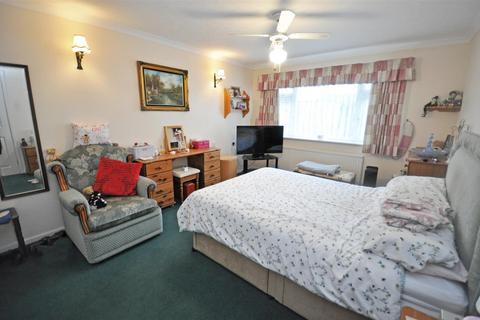 2 bedroom semi-detached bungalow for sale, Ilex Green, Hailsham