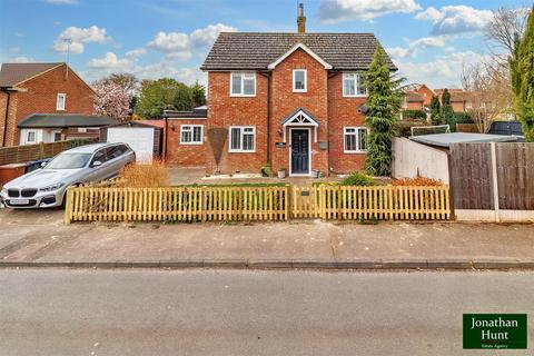3 bedroom detached house for sale, Greenways, Buntingford SG9