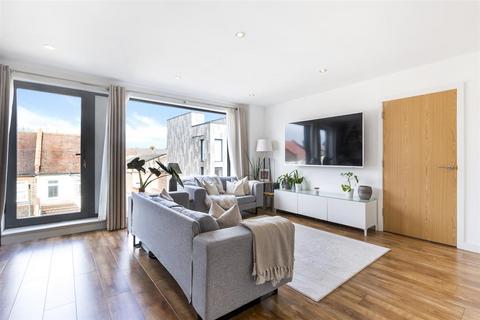 2 bedroom flat for sale - Milner Road, Wimbledon SW19