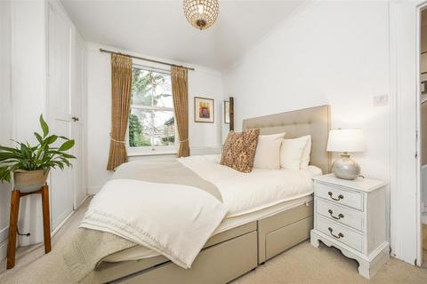 2 bedroom flat for sale, Woodlands Grove, Isleworth