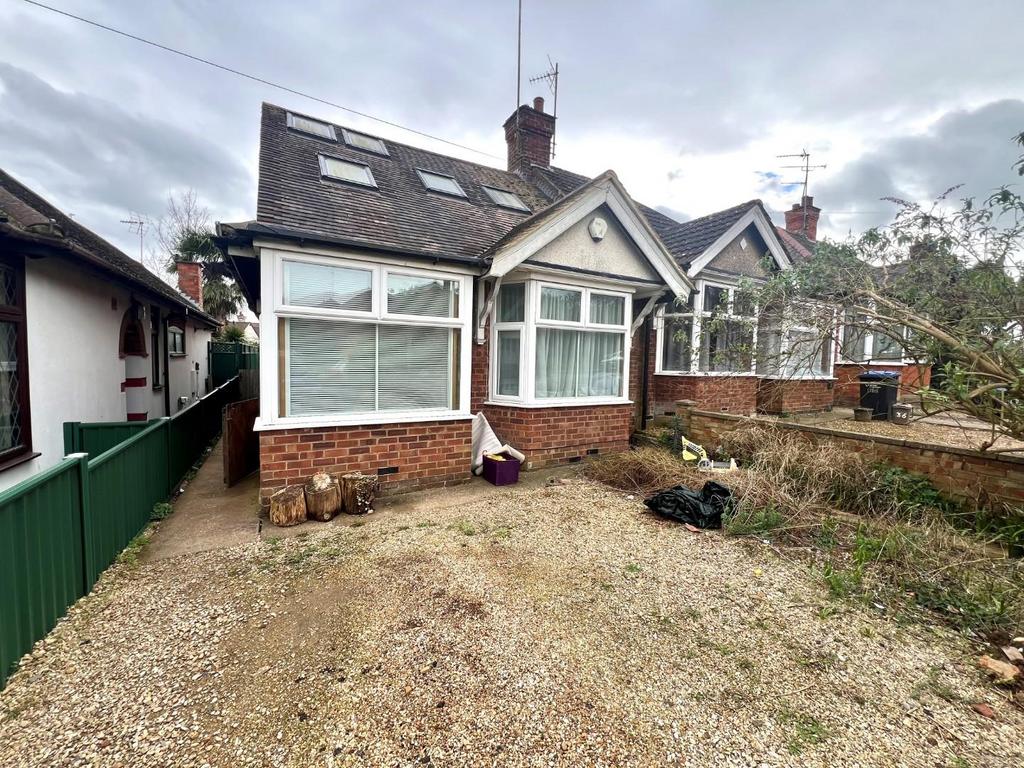 Bants Lane, Duston, Northampton NN5 3 bed semidetached bungalow for