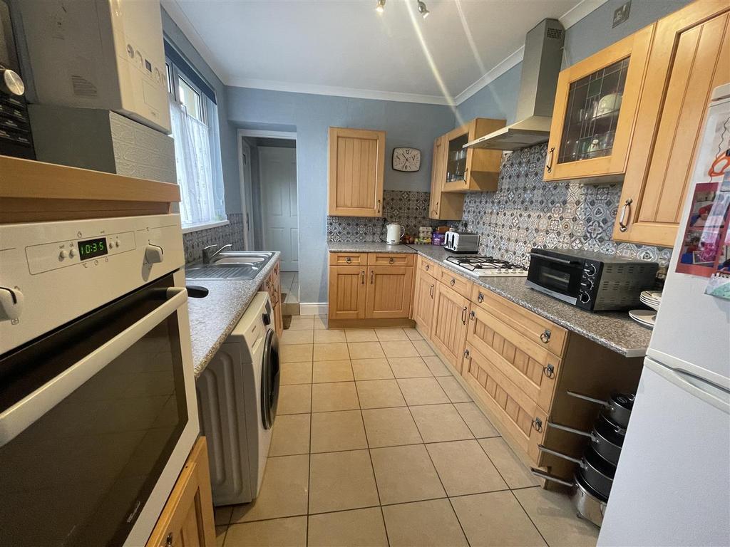 Kitchen: