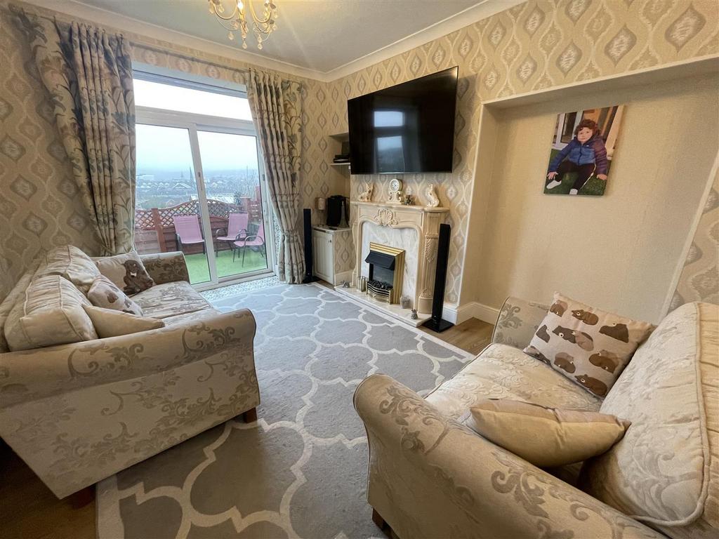 Living Room: