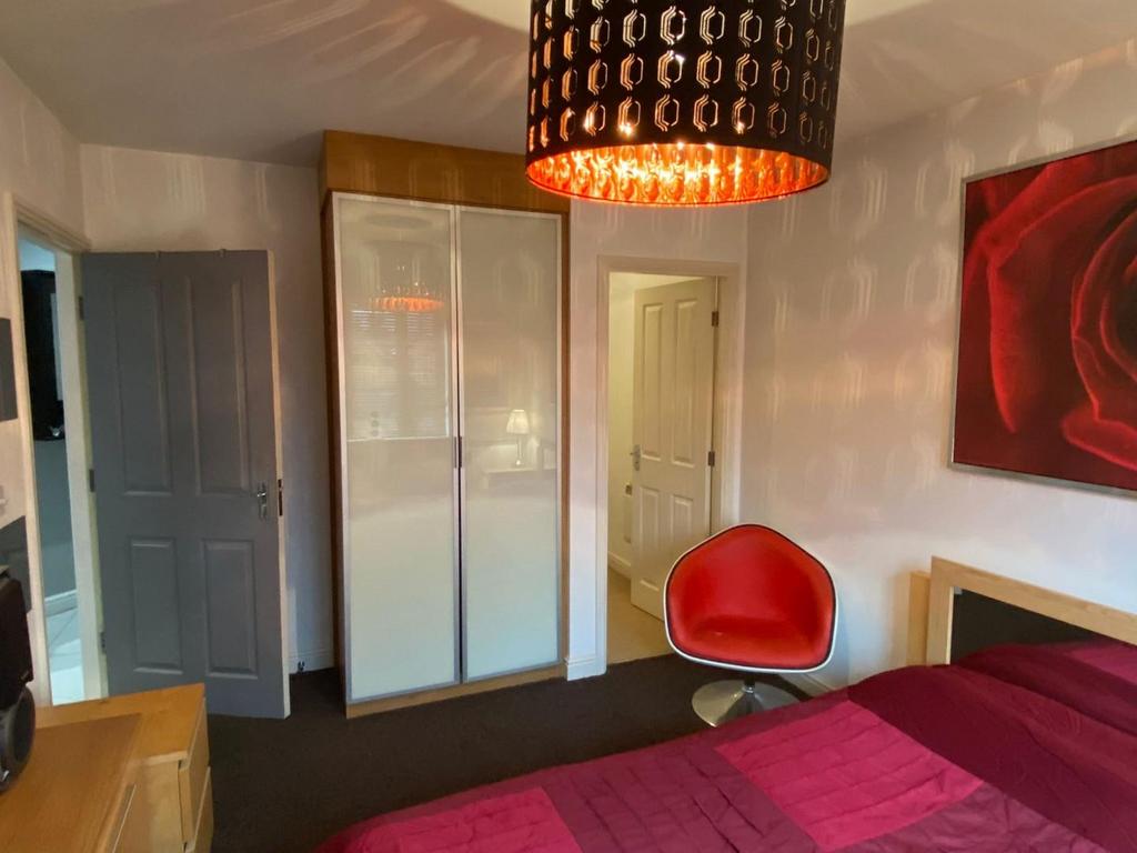 Bedroom 1 2.jpg