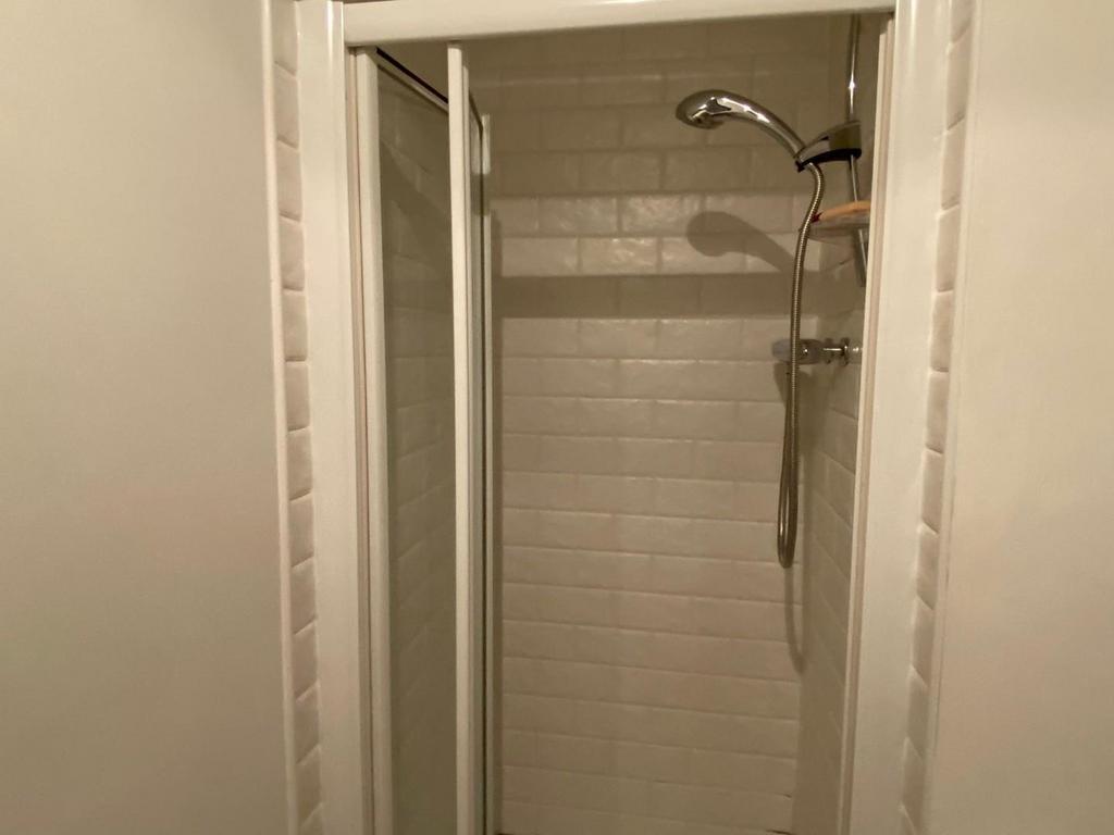 Ensuite 2.jpg