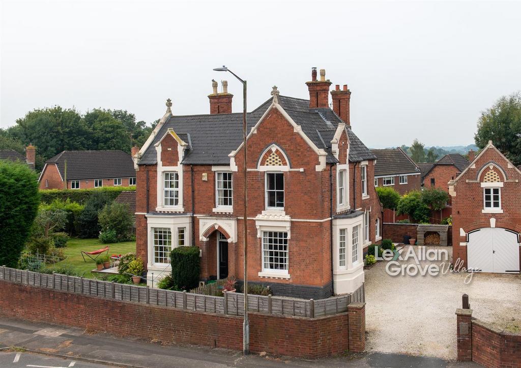 Stourbridge Road, Hagley, Stourbridge 4 bed detached house for sale £