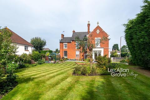 4 bedroom detached house for sale, Stourbridge Road, Hagley, Stourbridge