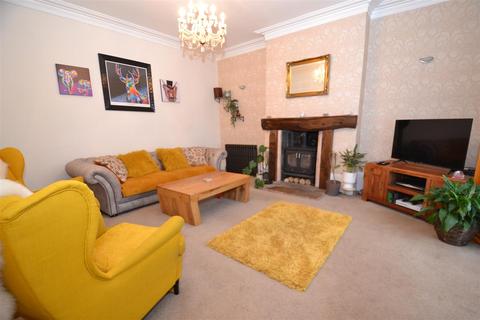 3 bedroom detached house for sale, Snelsins Lane, Cleckheaton