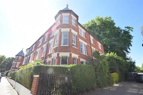 4 bedroom penthouse to rent, Clevedon Road, East Twickenham
