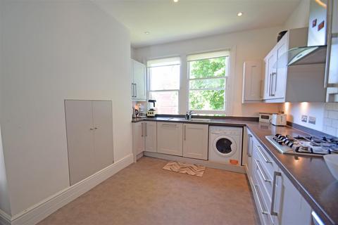 4 bedroom penthouse to rent, Clevedon Road, East Twickenham