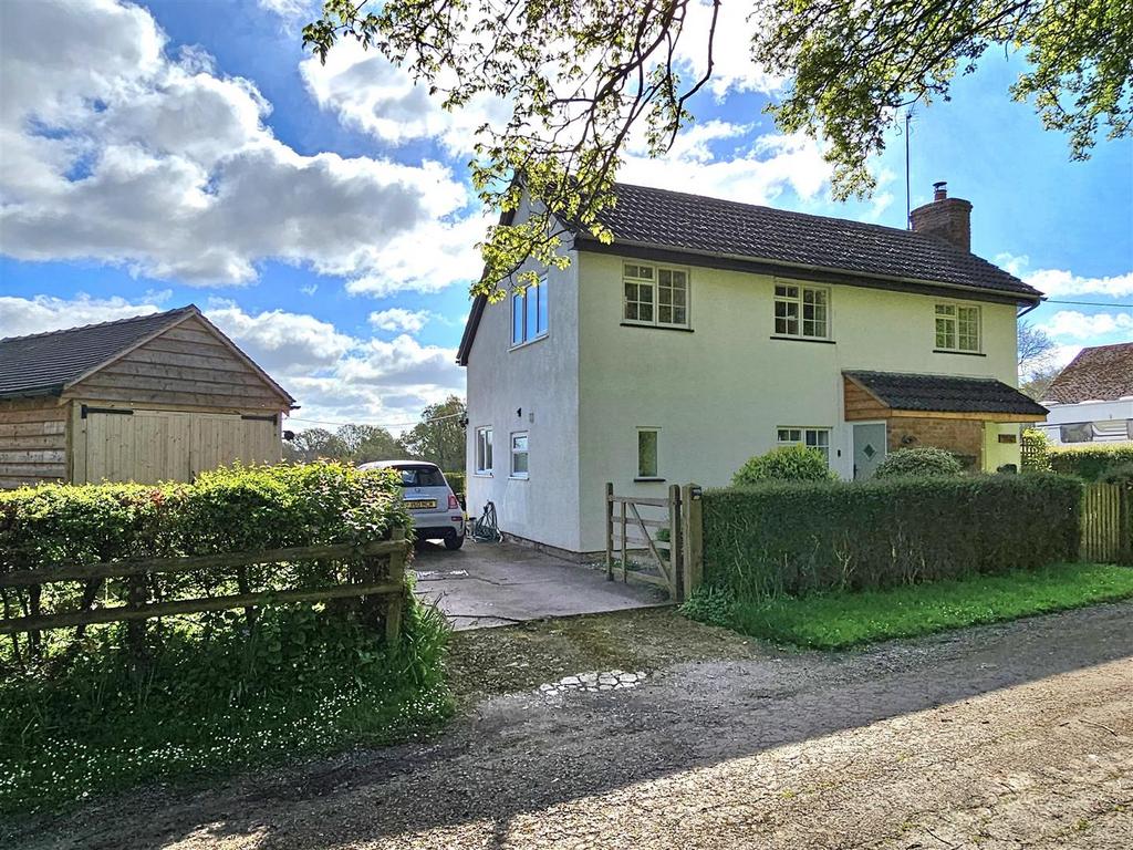Four Oaks, Newent 3 bed detached house for sale £385,000