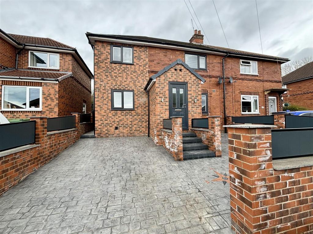 Oak Avenue, Garforth, Leeds 3 bed semidetached house for sale £325,000