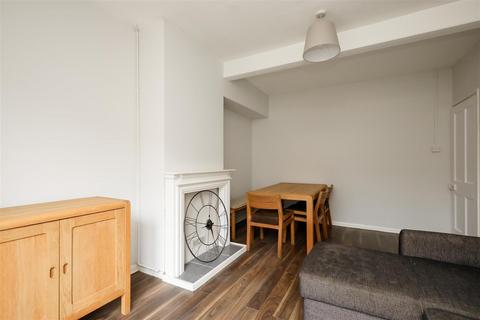 3 bedroom end of terrace house to rent - Hobbes Walk, London