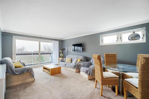 2 bedroom flat for sale, Tree Tops, Woodford Green IG8