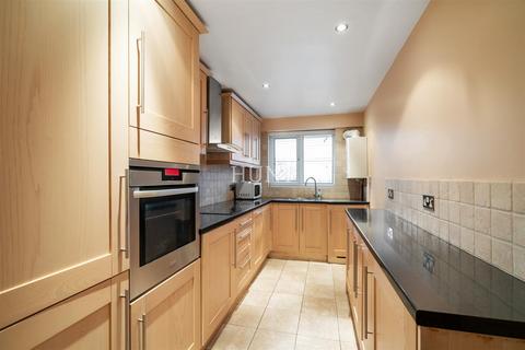 2 bedroom flat for sale, Tree Tops, Woodford Green IG8