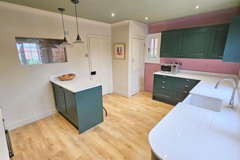 2 bedroom semi-detached house for sale, Main Road, Rettendon Common