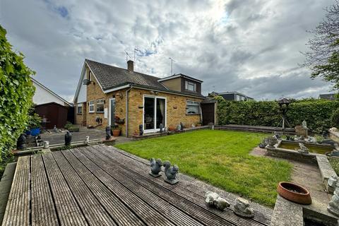 8 Cedar Grove, Burnham-on-crouch, CM0 8DQ