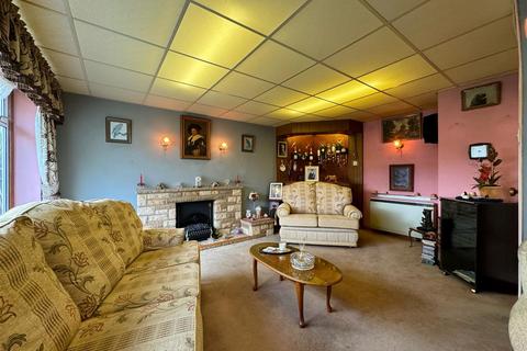 8 Cedar Grove, Burnham-on-crouch, CM0 8DQ