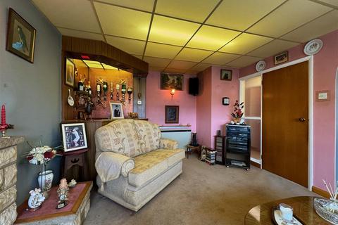8 Cedar Grove, Burnham-on-crouch, CM0 8DQ