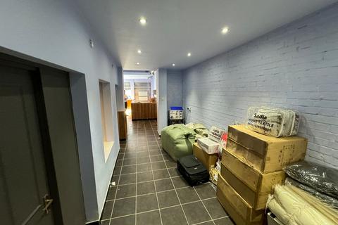 Property to rent, Battersea High Street, London SW11