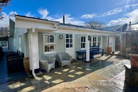 6 bedroom townhouse for sale - Mare Jean Bott, Alderney