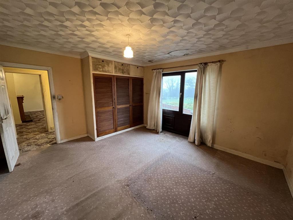 Bedroom 1 (Front)