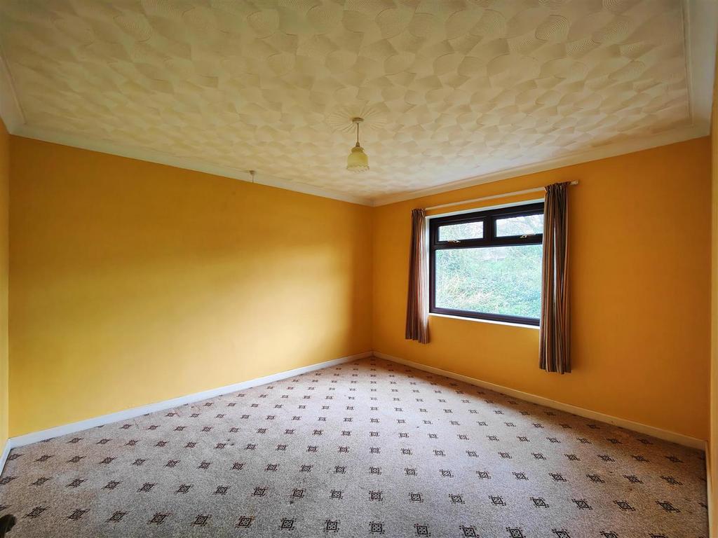 Bedroom 2 (Rear)